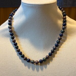 Stunning genuine Peacock Pearl Necklace